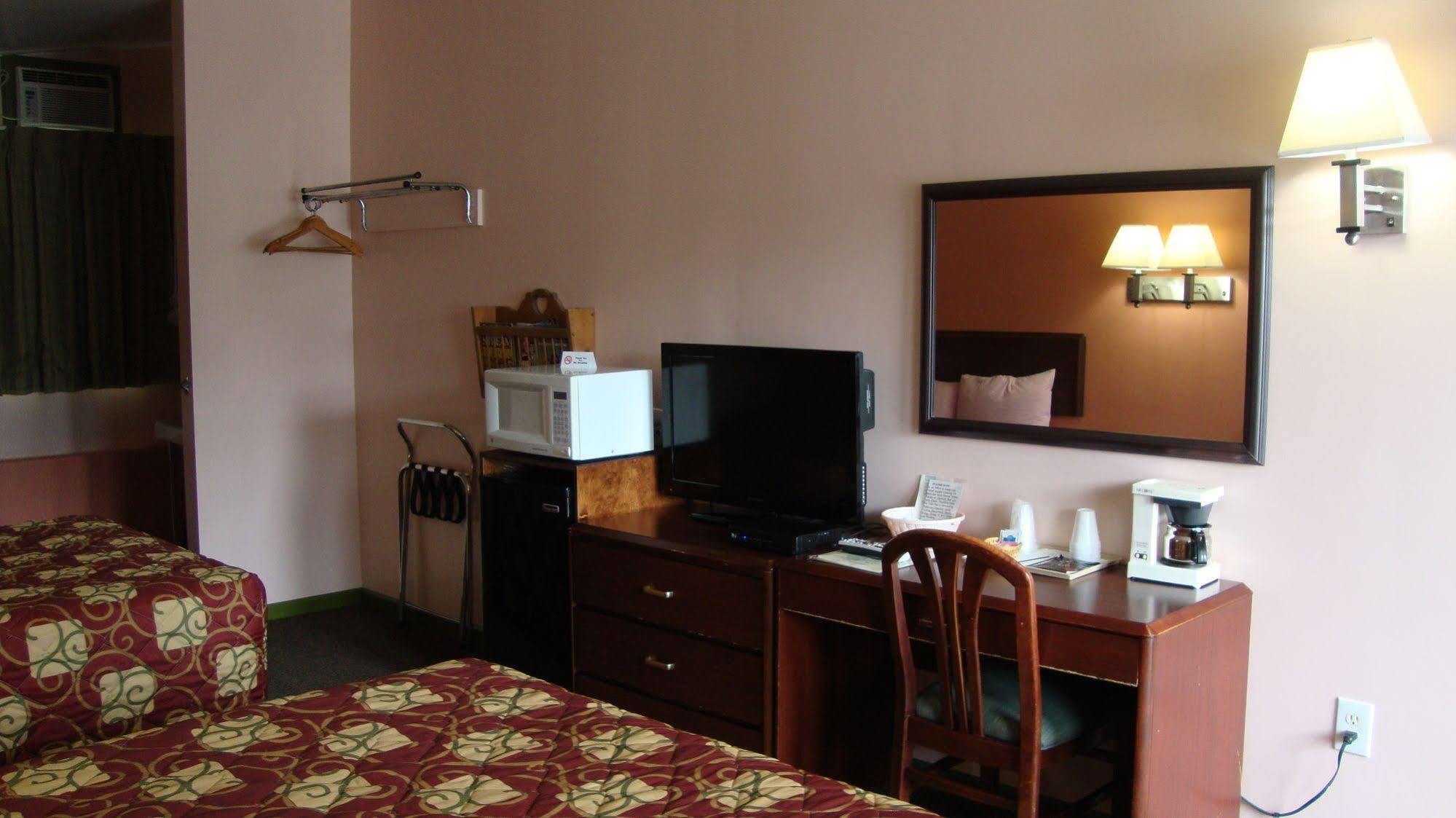 Pinconning Trail Inn Motel 外观 照片