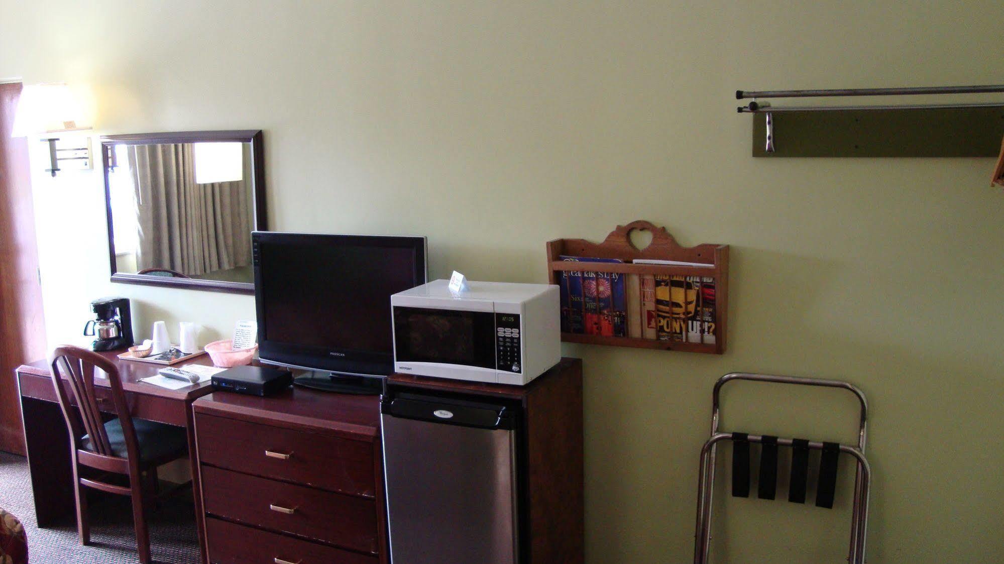 Pinconning Trail Inn Motel 外观 照片