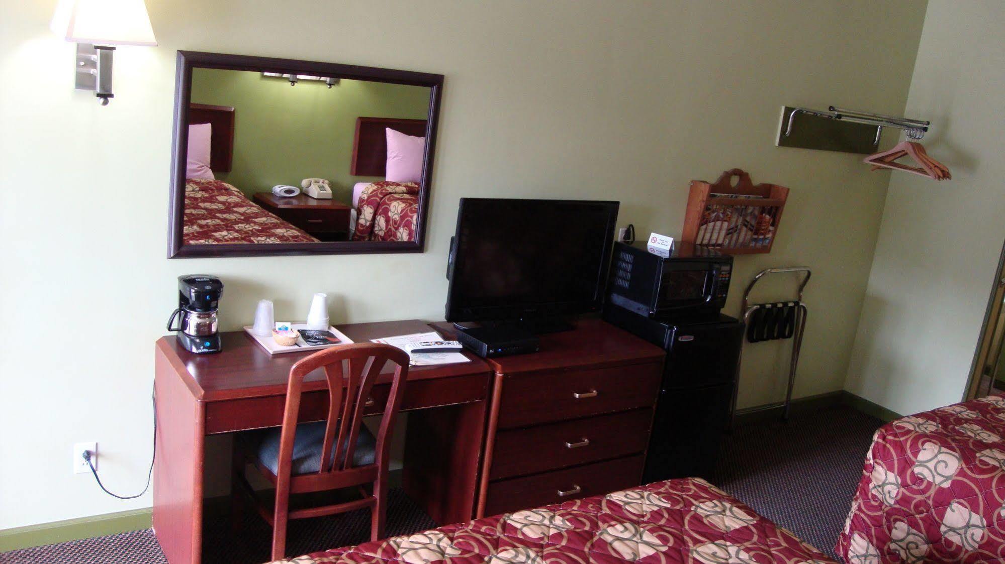 Pinconning Trail Inn Motel 外观 照片
