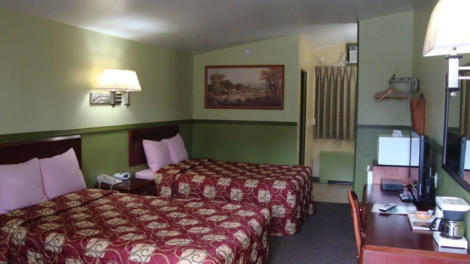 Pinconning Trail Inn Motel 外观 照片