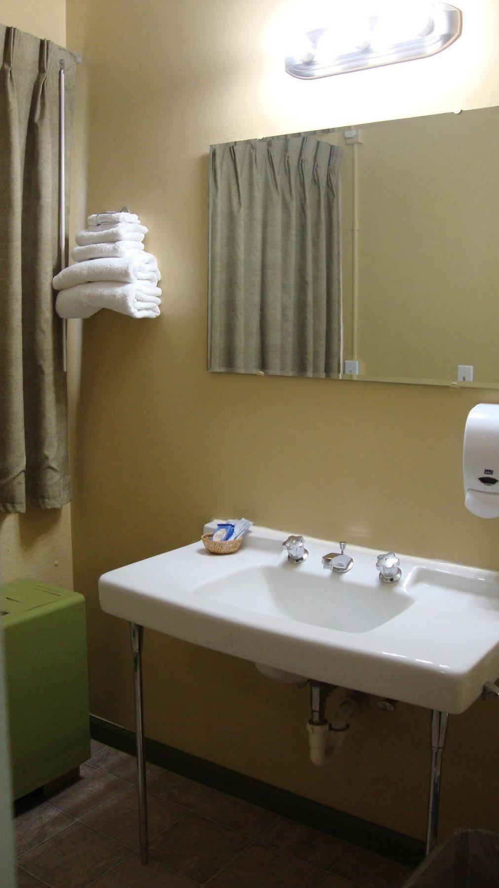Pinconning Trail Inn Motel 外观 照片