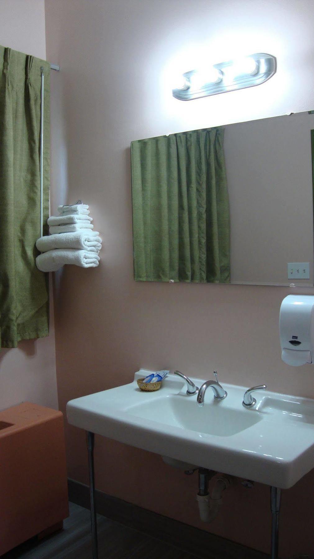 Pinconning Trail Inn Motel 外观 照片