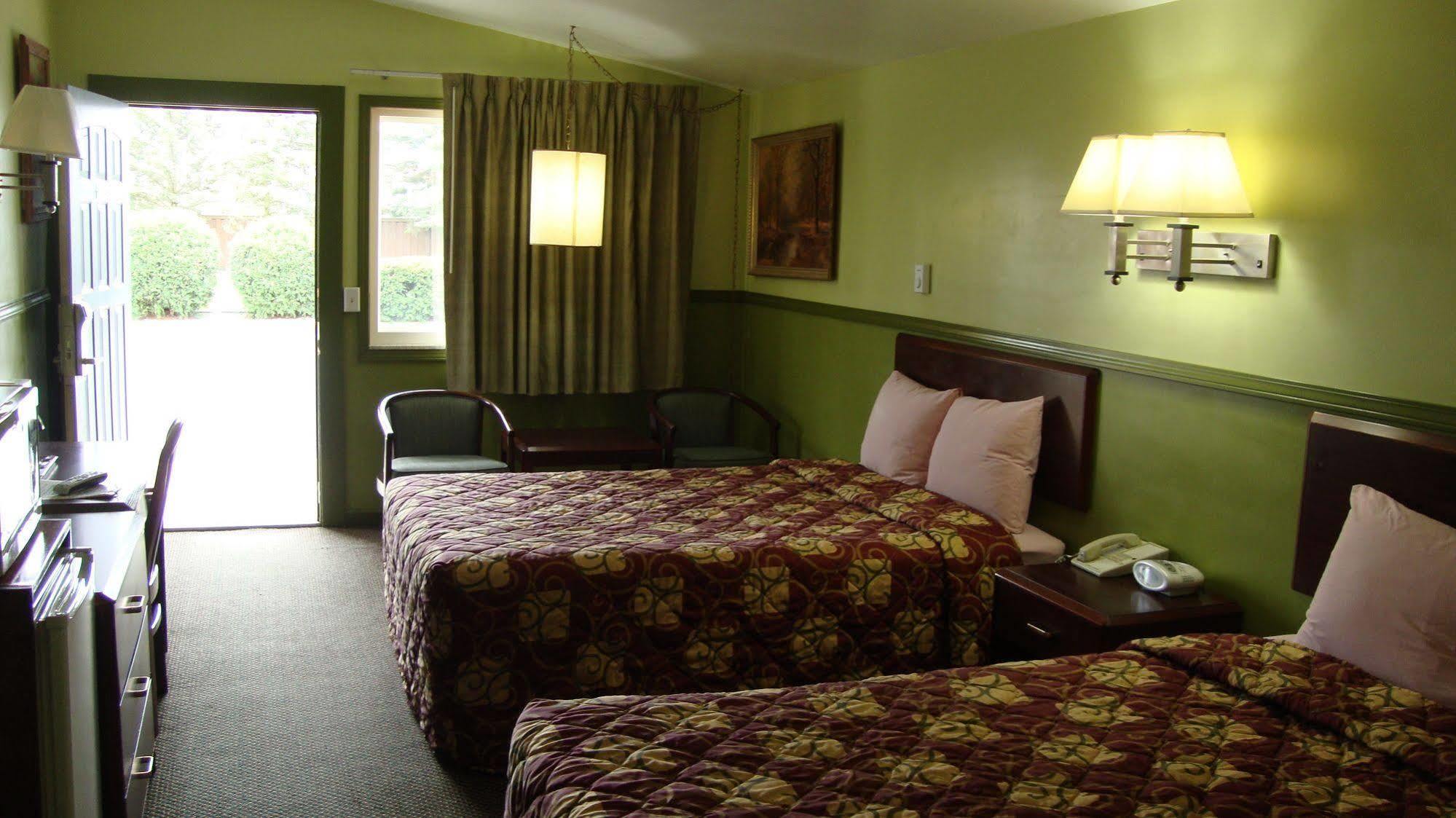 Pinconning Trail Inn Motel 外观 照片