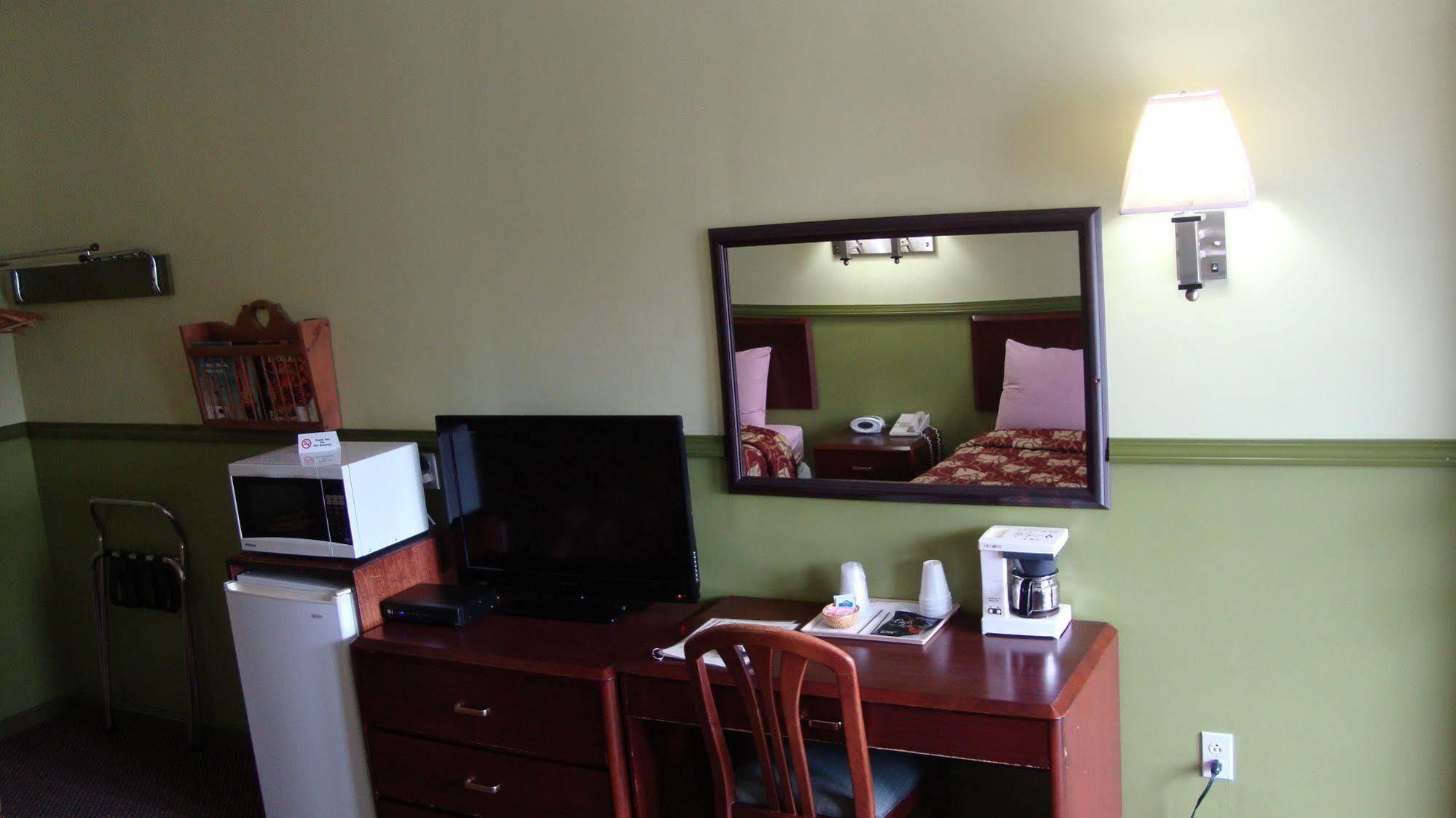 Pinconning Trail Inn Motel 外观 照片