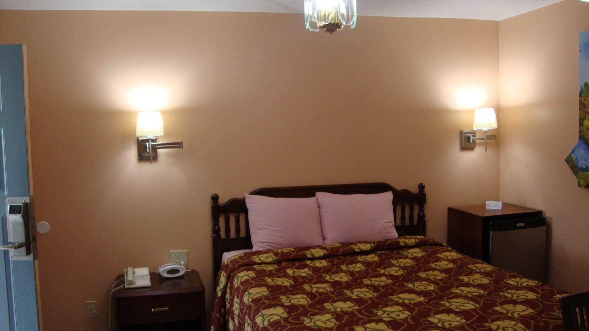 Pinconning Trail Inn Motel 外观 照片