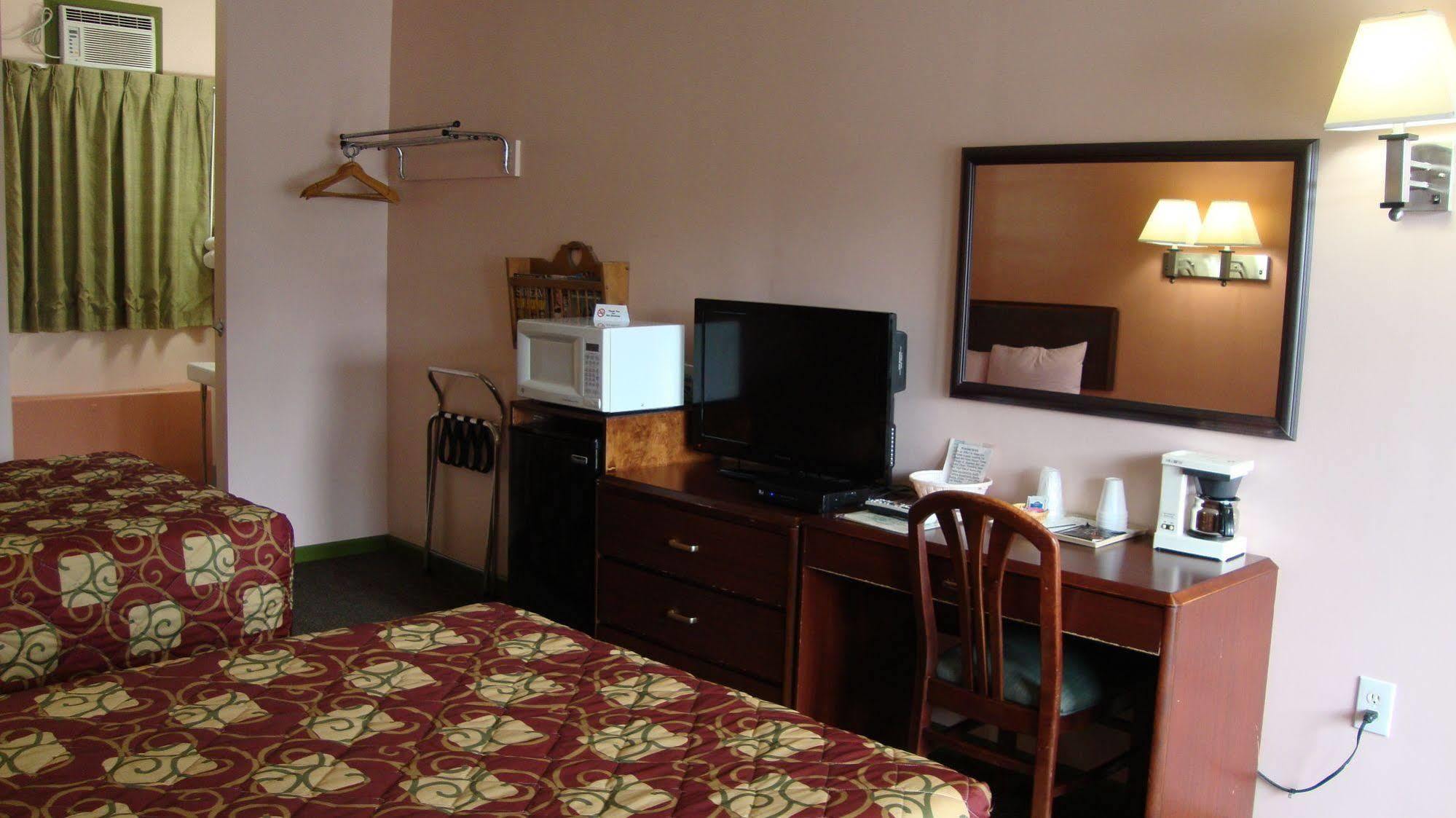 Pinconning Trail Inn Motel 外观 照片