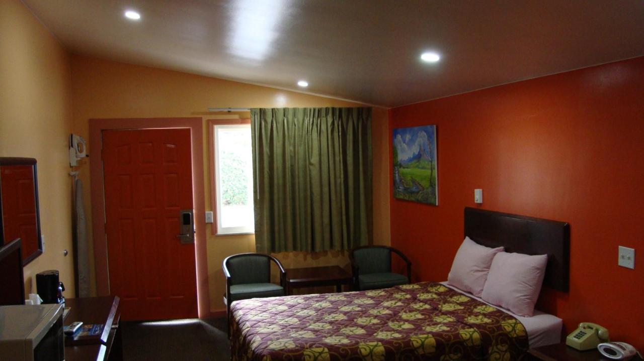 Pinconning Trail Inn Motel 外观 照片