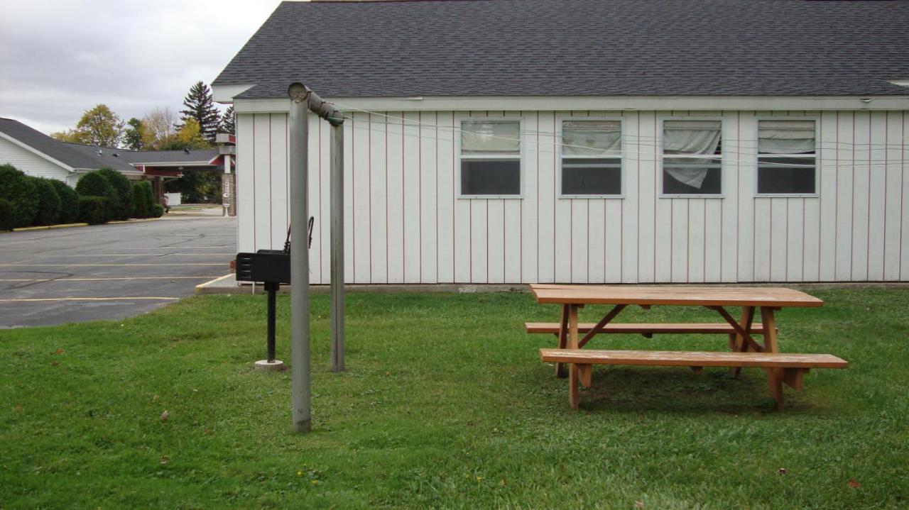 Pinconning Trail Inn Motel 外观 照片